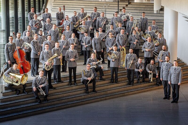 neujahrskonzert-mit-dem-heeresmusikkorps-ulm-dem-ulmer-spatzenchor-abschlusskonzert-der-aktion-100-000